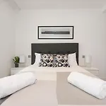 Battersea Power Station 2 Bed Close To Harrods