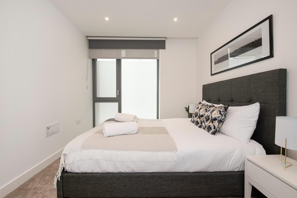 Battersea Power Station 2 Bed Close To Harrods *